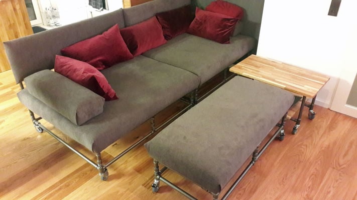 Einfach nur: Wow. Eine Sofalandschaft aus Rohren und selbst gepolstert. | (c) P. von der Bruck