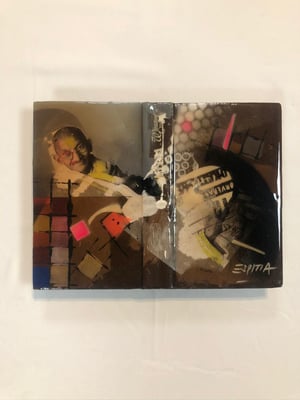 Libros pintados en acrílico con acabado en resina / DISPONIBLE