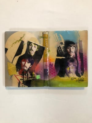 Libros pintados en acrílico con acabado en resina / DISPONIBLE