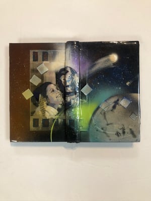 Libros pintados en acrílico con acabado en resina / DISPONIBLE