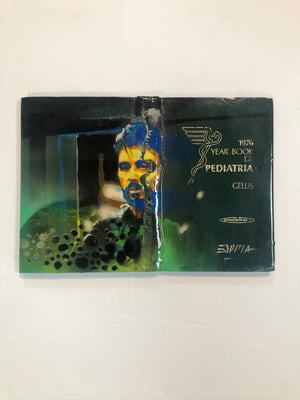 Libros pintados en acrílico con acabado en resina / DISPONIBLE