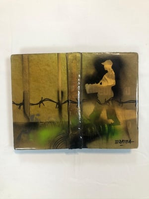 Libros pintados en acrílico con acabado en resina / DISPONIBLE