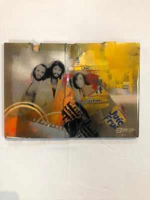 Libros pintados en acrílico con acabado en resina / DISPONIBLE