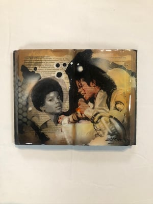 Libros pintados en acrílico con acabado en resina / DISPONIBLE