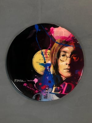 Discos de vinilo pintados en acrílico con acabado en resina / DISPONIBLE