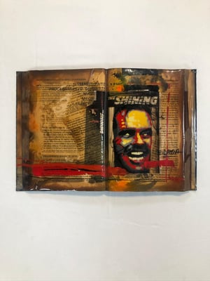 Libros pintados en acrílico con acabado en resina / DISPONIBLE