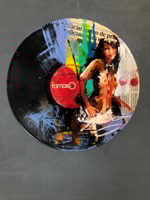 Discos de vinilo pintados en acrílico con acabado en resina / DISPONIBLE
