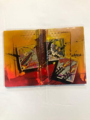 Libros pintados en acrílico con acabado en resina / DISPONIBLE