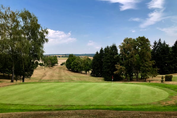 Rückblick von Grün 18 ins Tal