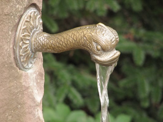 Markanter Brunnenauslass