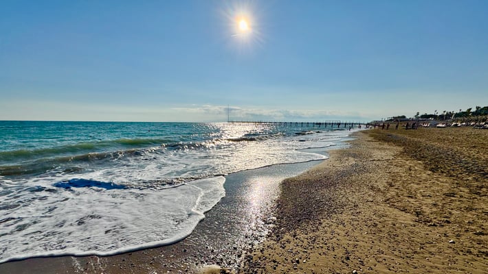Kalt. Keine Badetemperatur.