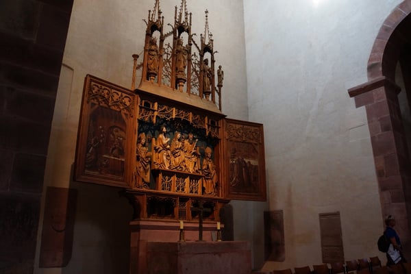 Altar im 900 Jahre alten Kloster