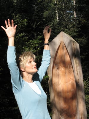 Christel Storch bei meditativen Übungen