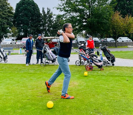 Roland Frey am Tee 1.