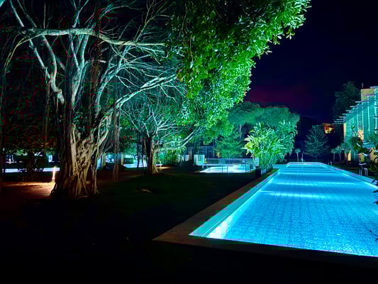 Nachtstimmung am Pool