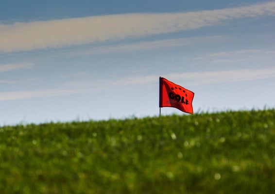 Fahne auf dem 18. Grün vom GC Biblis-Wattenheim