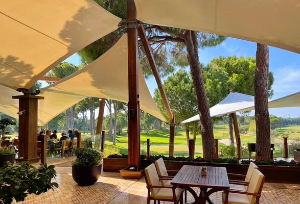 Montgomerie Terrasse und Bahn 18