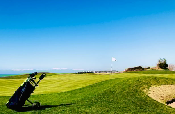 Bahn 4, Blick auf See und Berge