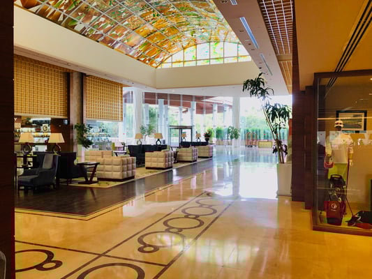 Sirene Eingang, Lobby