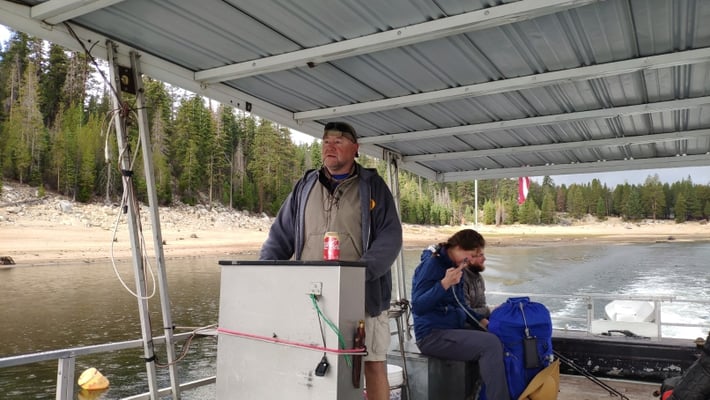 Paint als "Kapitän" der Fähre