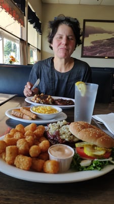 Essen im Cascade Inn ...