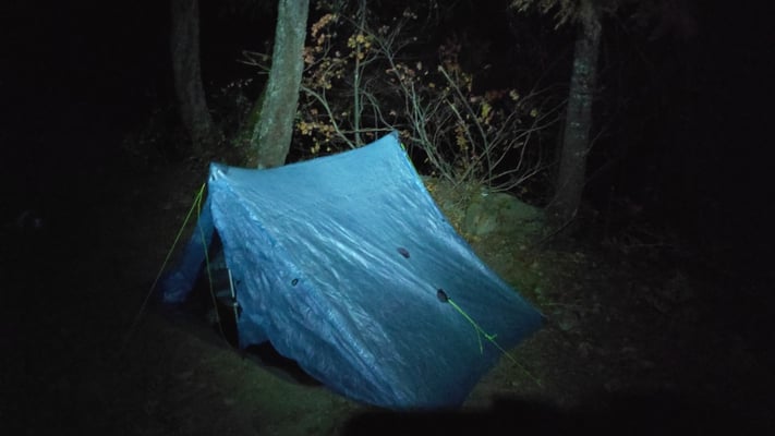 Am Fluss neben Scheiße ...