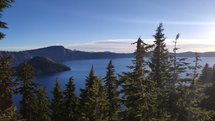 Crater Lake kurz nach Sonnenaufgang