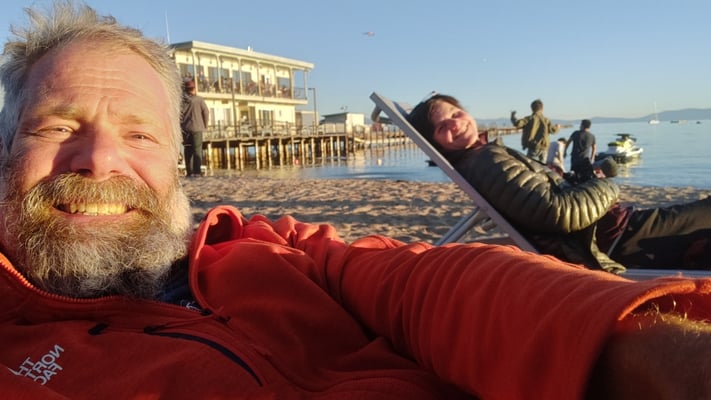 Am Strand in South Lake Tahoe: Die Sierra liegt jetzt hinter uns!