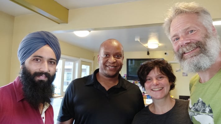 Abschied von Sam und Phil (v l.). Sam fährt uns anschließend zurück zum Snoqualmie Pass (45 Meilen).