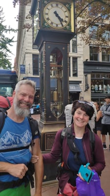 Downtown Vancouver: Vor der weltweit ersten Dampfuhr, der Gastown Steam Clock