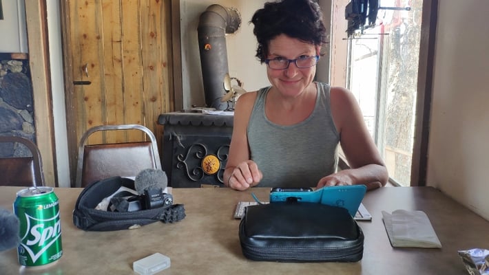 Sabine schreibt gerade den neuen Artikel für die Marbacher Zeitung