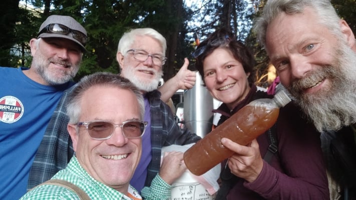 Apfelsaft spendiert von Ross, Michael und Robert