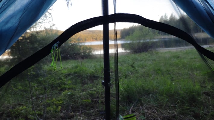 Erster Blick am Morgen aus dem Zelt