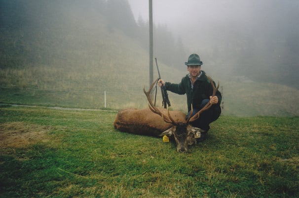 Cervo con orecchino Nr.29