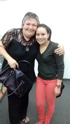 Vanessa ist trotz schwieriger Kindheit ihren Weg gegangen. Sie hat an der Universität Loja studiert und lebt heute mit ihrem Mann und ihren zwei Kindern in Catamayo.