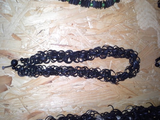 origineller Schmuck aus Veloreifen