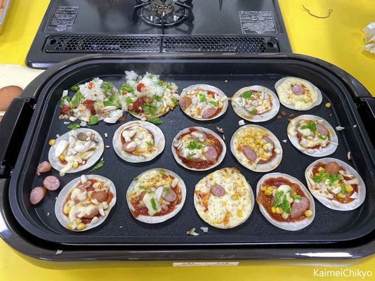 ホットプレートでかんたん餃子ピザ！