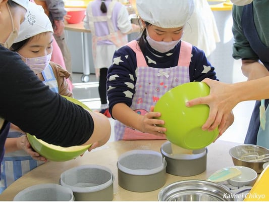 焼き型へ流し込み