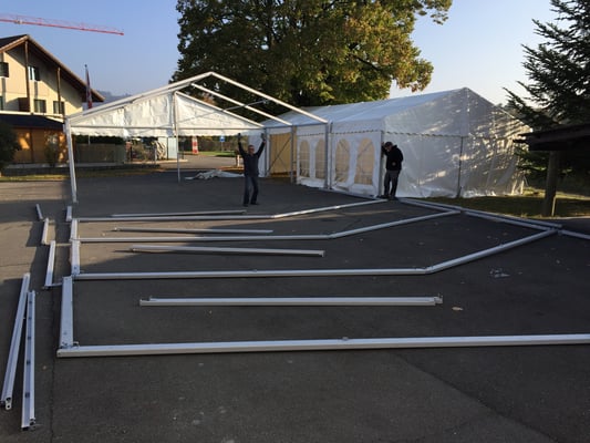 Festzelt aufbauen