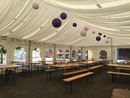 Geschmücktes Festzelt