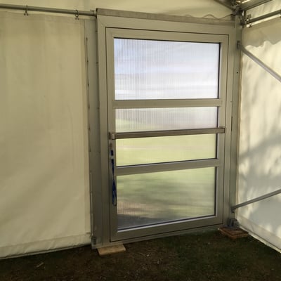 Notausgang im Festzelt