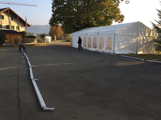 Zeltprofile bereit legen