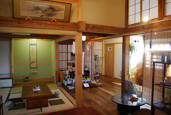 150年前の古材を最大限に利用した「くつろぎの場」です