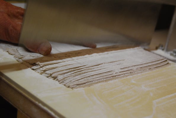 毎朝、その日の分だけ蕎麦を打ちます。売れ切れの場合はご容赦ください。