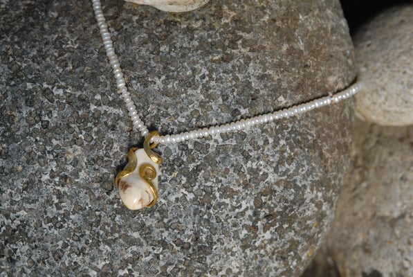 Quarz gefasst mit Schweizer Naturgold