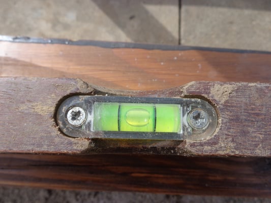 Immer schön alles mit der Wasserwaage ausloten!