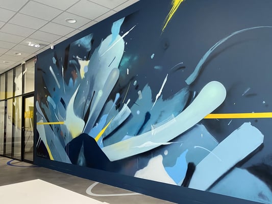 fresque street art abstraite en interieur