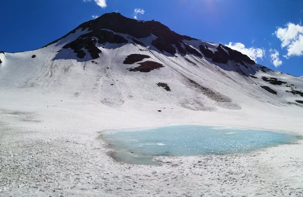 © Charel Klein - Noch ist hier eine kleine Pfütze, aber unter dem Schnee ist ein See verborgen.