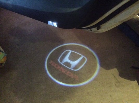 自動車イルミネーション加工取付け　www.e-arts.net/