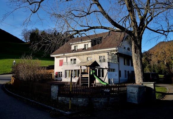 Preiswertes Gruppenhaus Jura